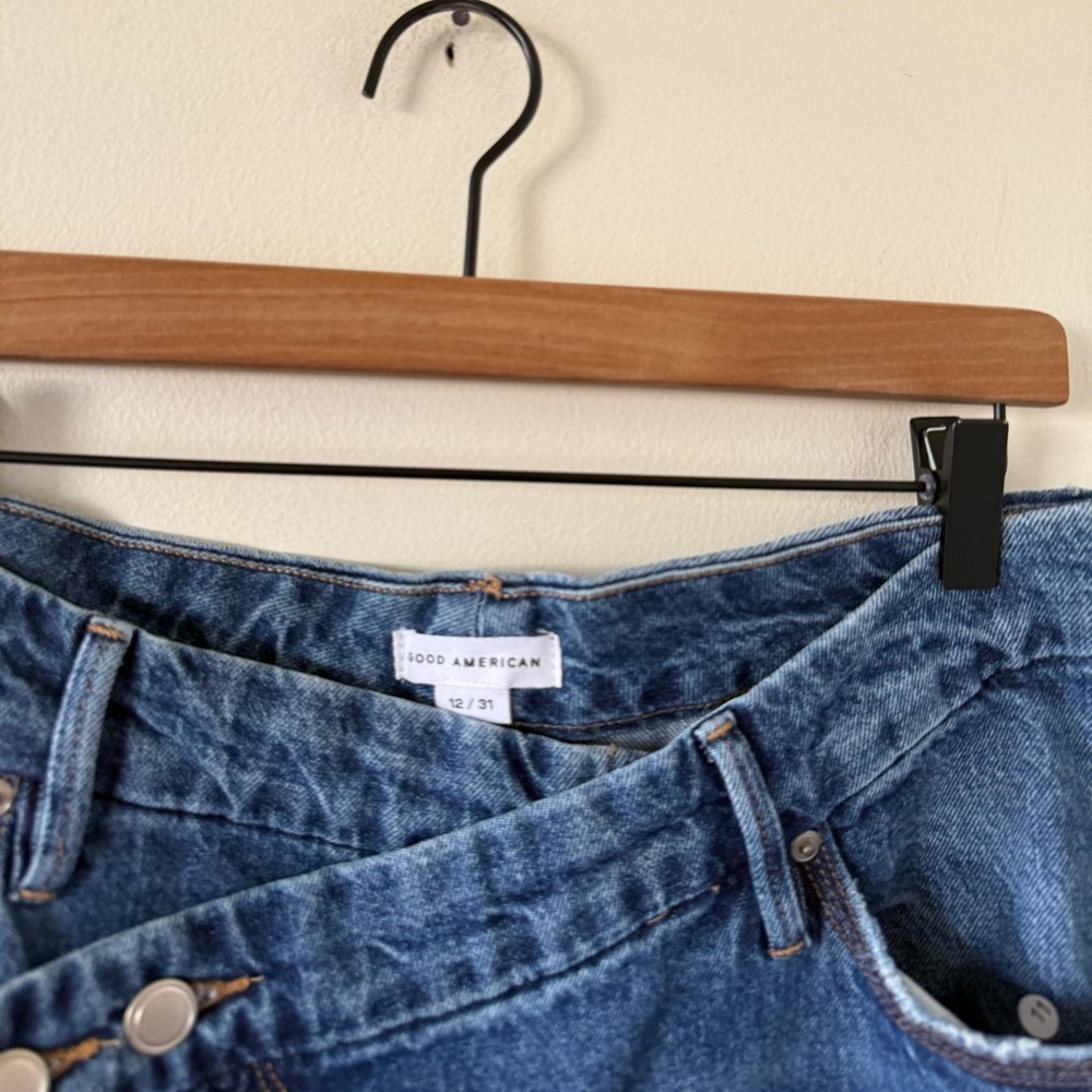 Good American Blue Straight Leg Jeans - Picture 5 of 6